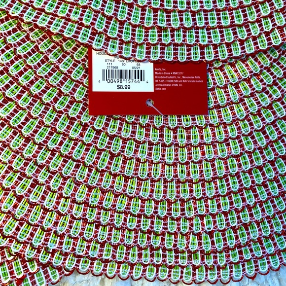 ST. NICHOLAS HOLIDAY SQUARE 4-Pc DECORATIVE CHRISTMAS PLACEMATS - Picture 3 of 3